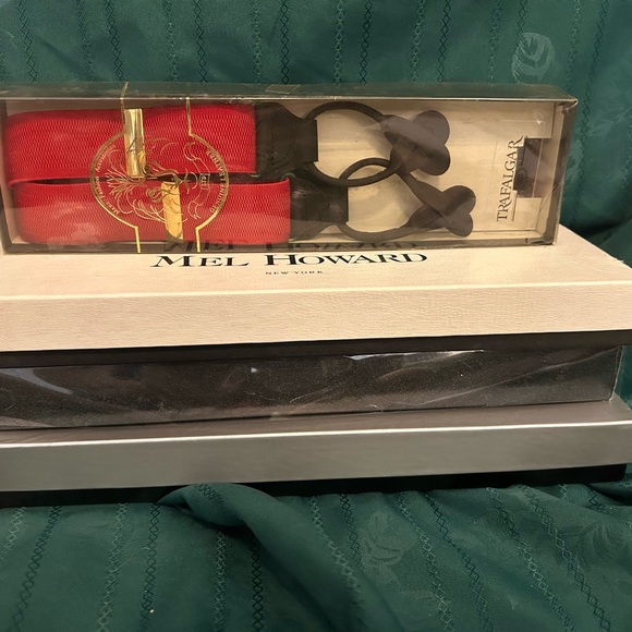 Brand New Red Trafalgar Suspenders Set of 3 Mens Silk Cummerbund Bow Tie Sets. - Picture 3 of 5